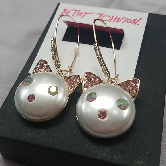 Betsey Johnson cat pearl face dangle Earrings - Picture 1 of 4